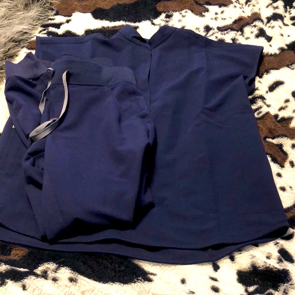 Women’s Figs Dark Blue Scrub Set.